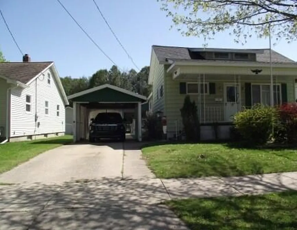 365 7th Street Manistee Township MI 49660