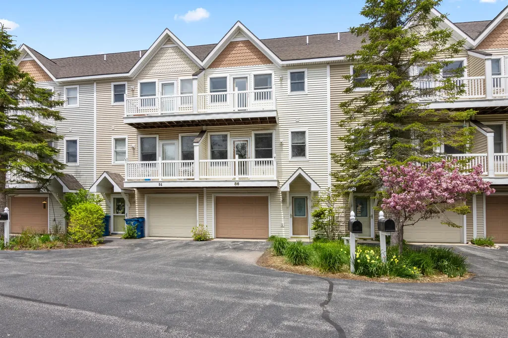 86 Spinnaker Drive Manistee City MI 49660