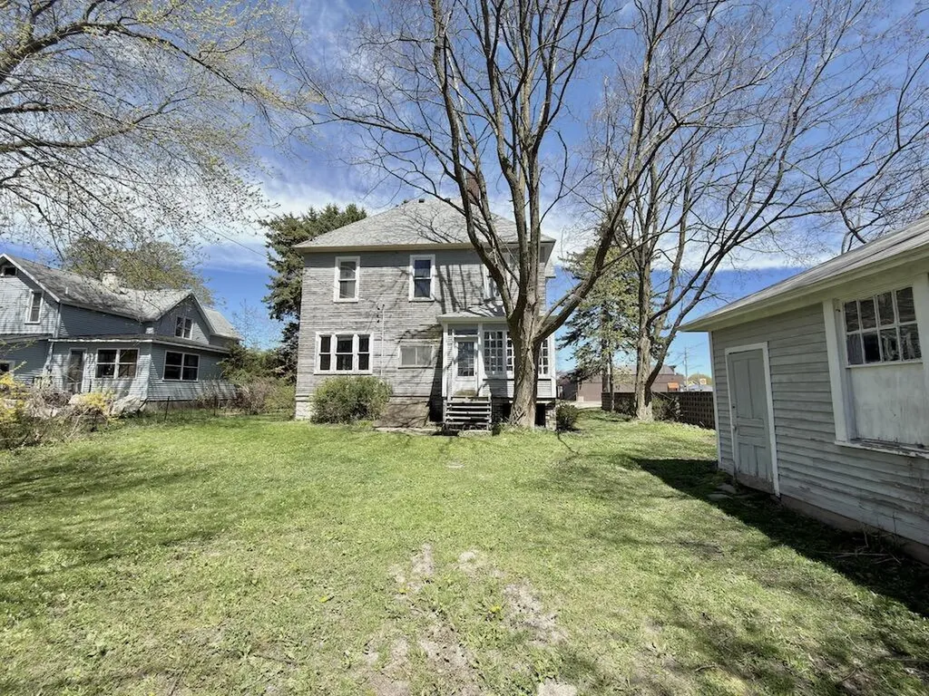 339 2nd Street Manistee City MI 49660