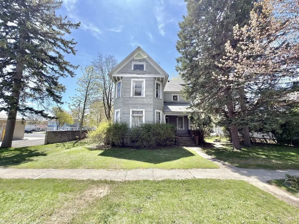 339 2nd Street Manistee City MI 49660
