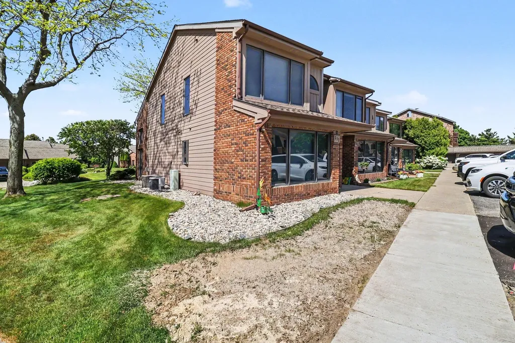 212 Harbor Drive Ludington City MI 49431