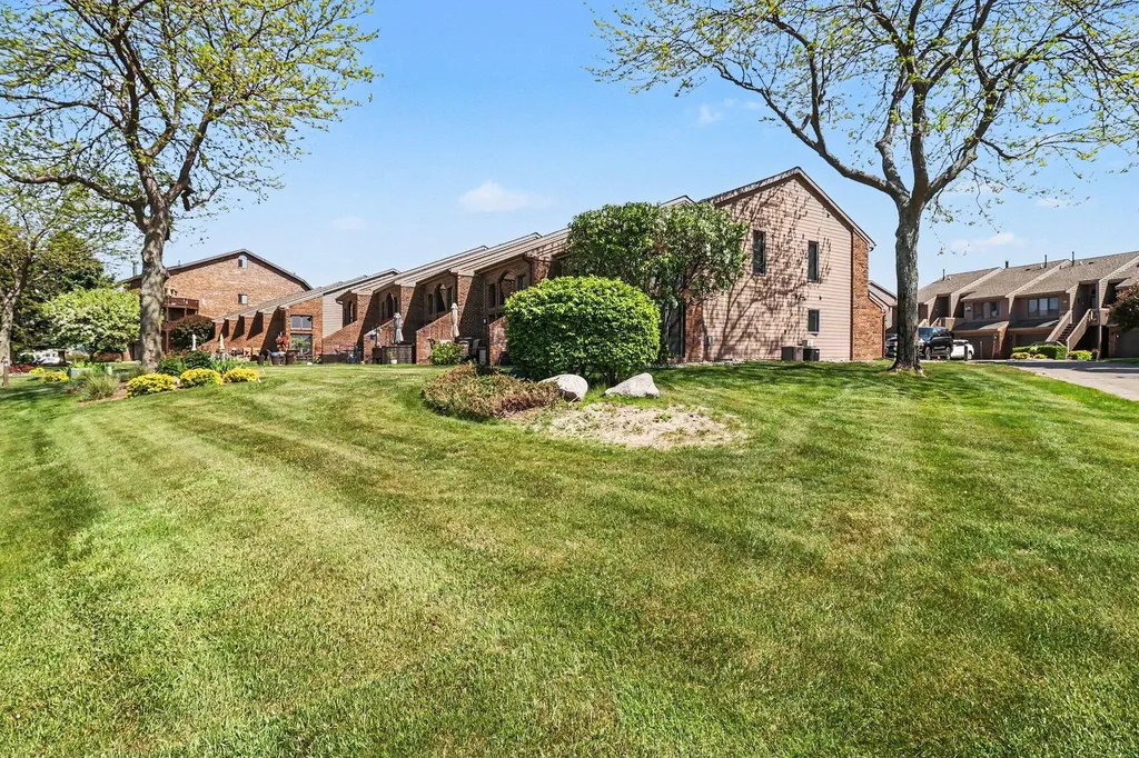 212 Harbor Drive Ludington City MI 49431