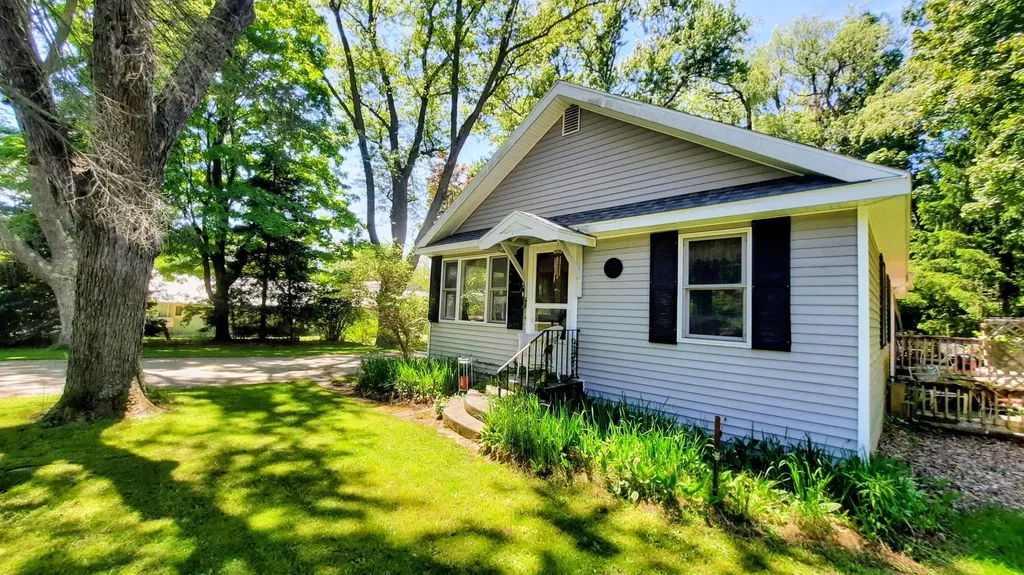 8052 Schroeder Street Onekama Village MI 49675