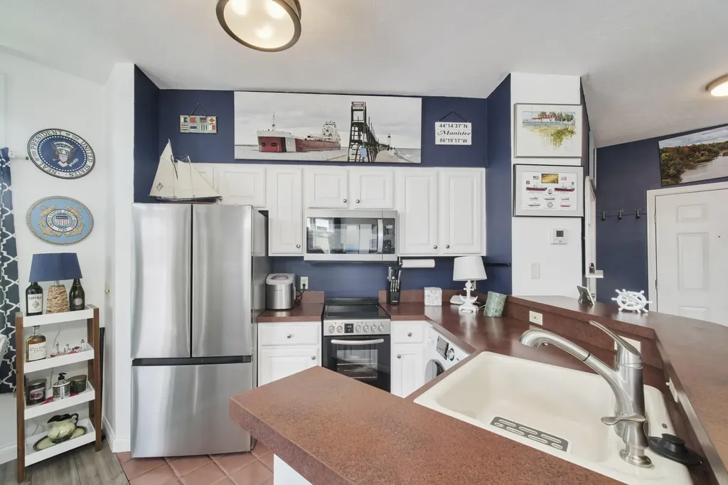 3 Brookharbor N Manistee City MI 49660