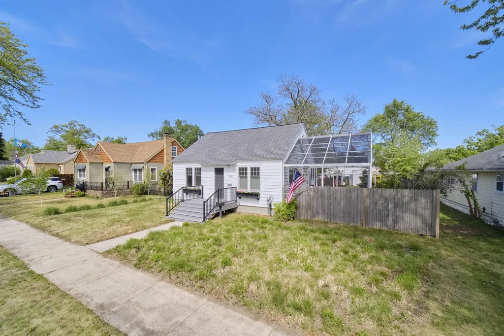 504 N Lewis Street Ludington City MI 49431