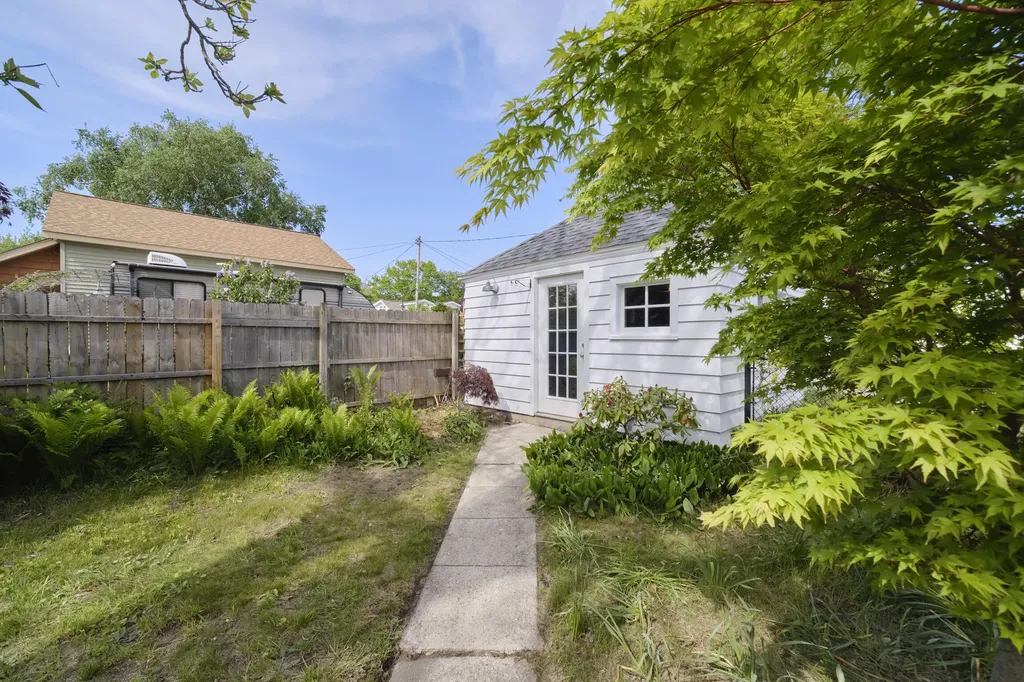 504 N Lewis Street Ludington City MI 49431