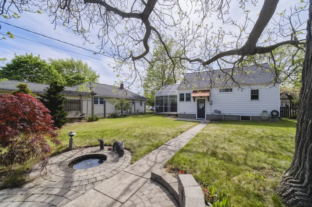 504 N Lewis Street Ludington City MI 49431