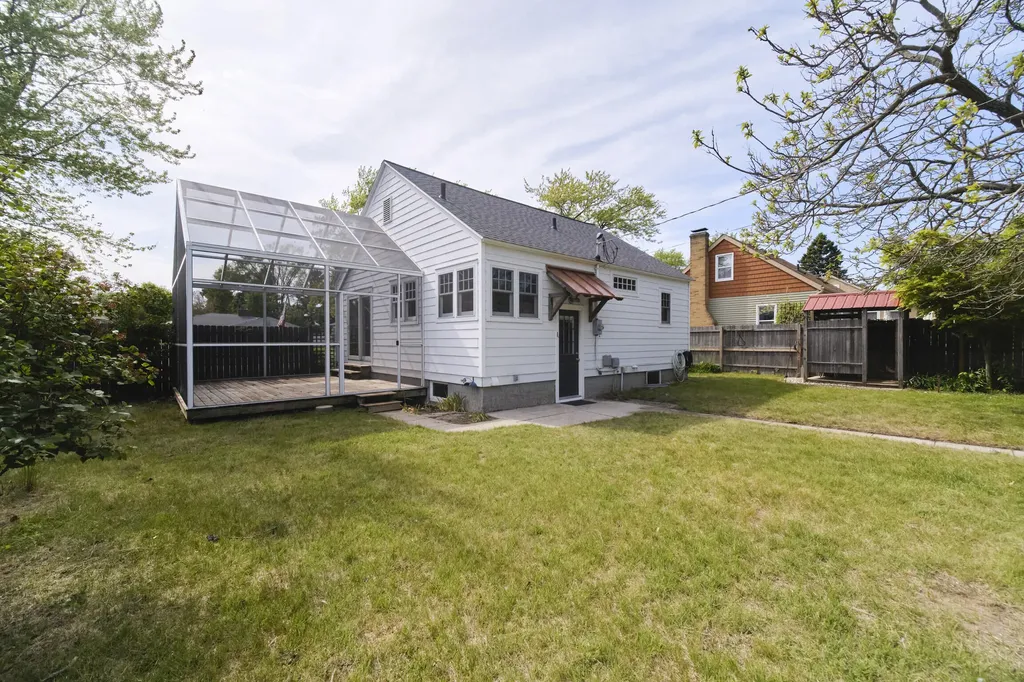 504 N Lewis Street Ludington City MI 49431