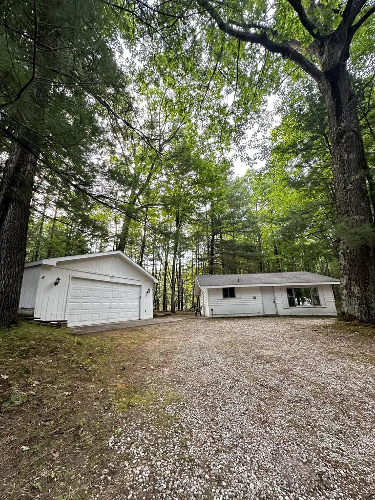 5112 N Red Maple Street Sauble Township MI 49644