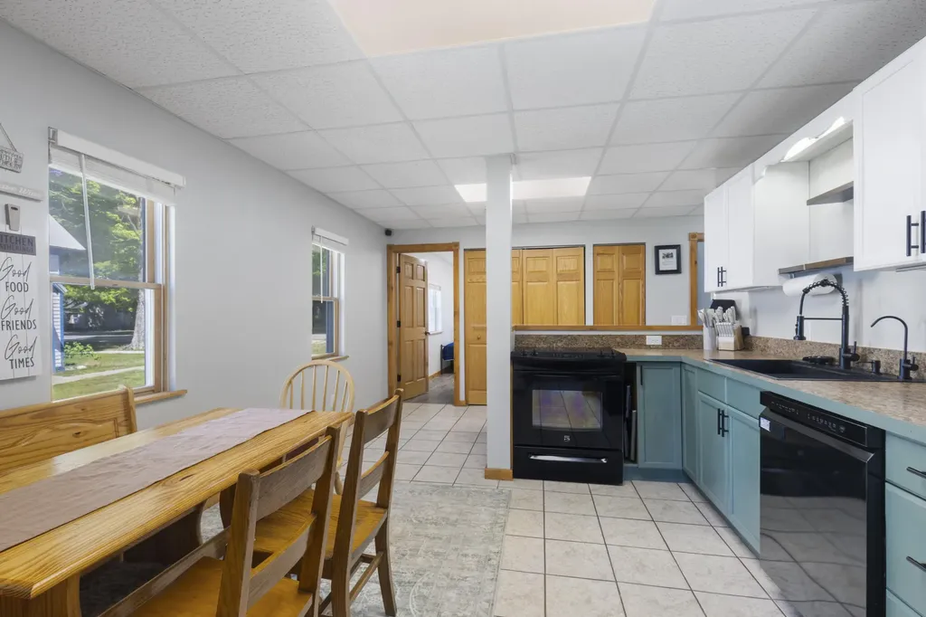 14641 Thompson Avenue Unknown City MI 49683