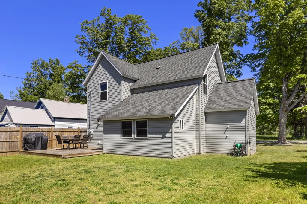 14641 Thompson Avenue Unknown City MI 49683