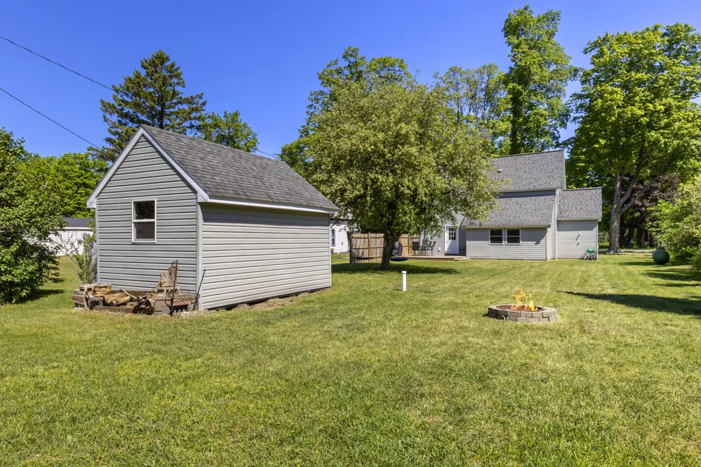 14641 Thompson Avenue Unknown City MI 49683