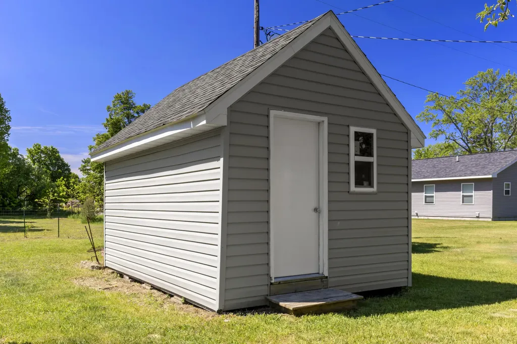 14641 Thompson Avenue Unknown City MI 49683