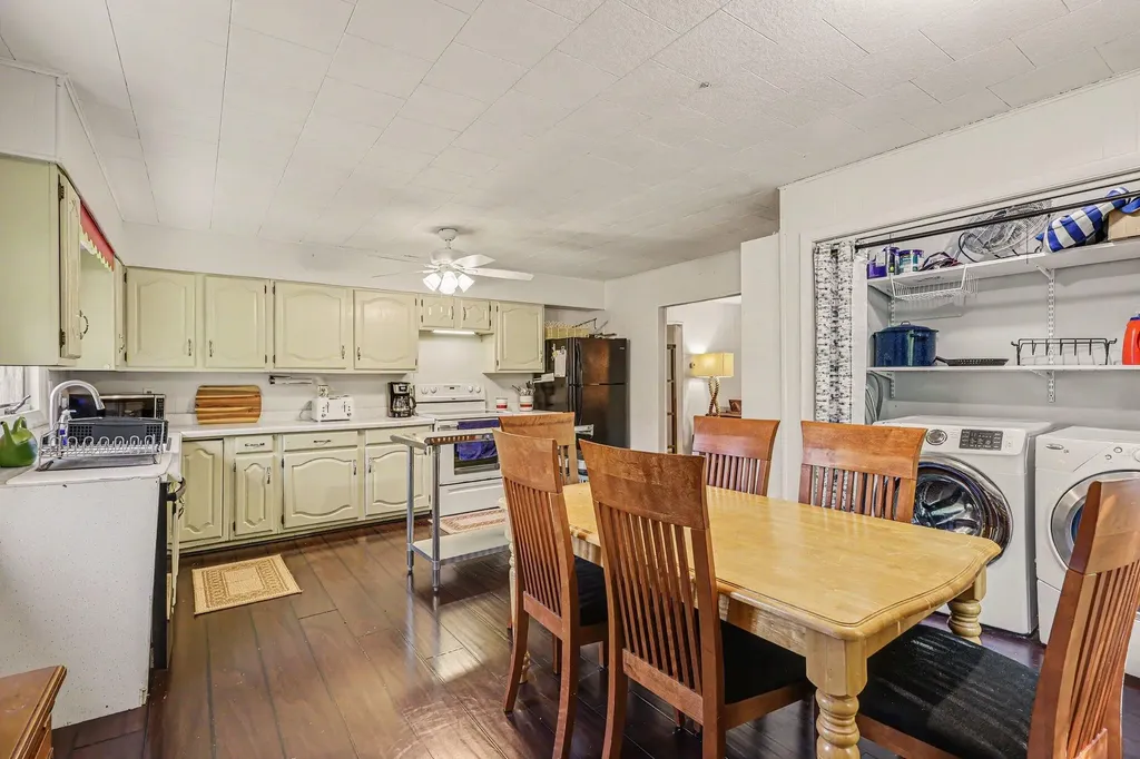 21 N Clymer Street Pentwater Village MI 49449