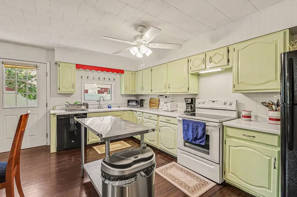 21 N Clymer Street Pentwater Village MI 49449