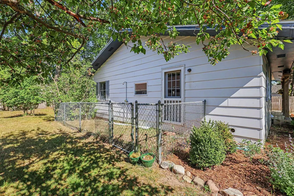 21 N Clymer Street Pentwater Village MI 49449