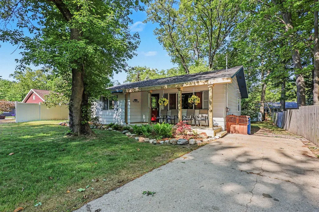 21 N Clymer Street Pentwater Village MI 49449