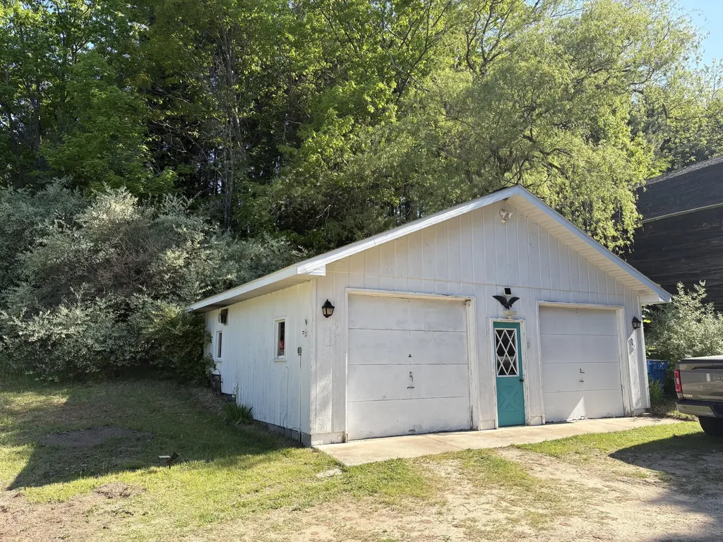 8819 Erdman Road Onekama Township MI 49675