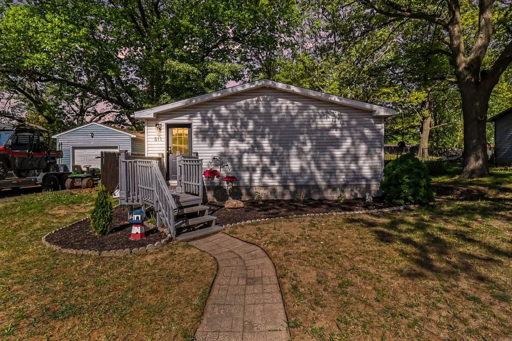 811 N Lavinia Street Ludington City MI 49431