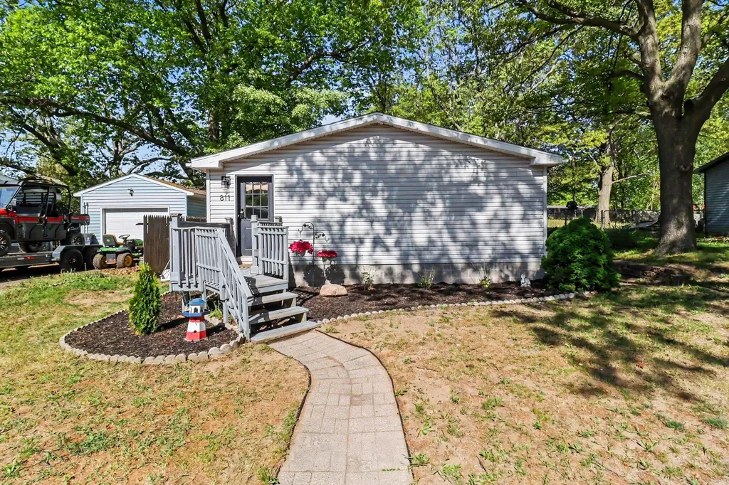 811 N Lavinia Street Ludington City MI 49431
