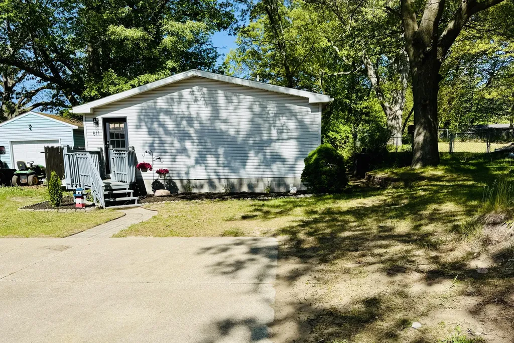 811 N Lavinia Street Ludington City MI 49431