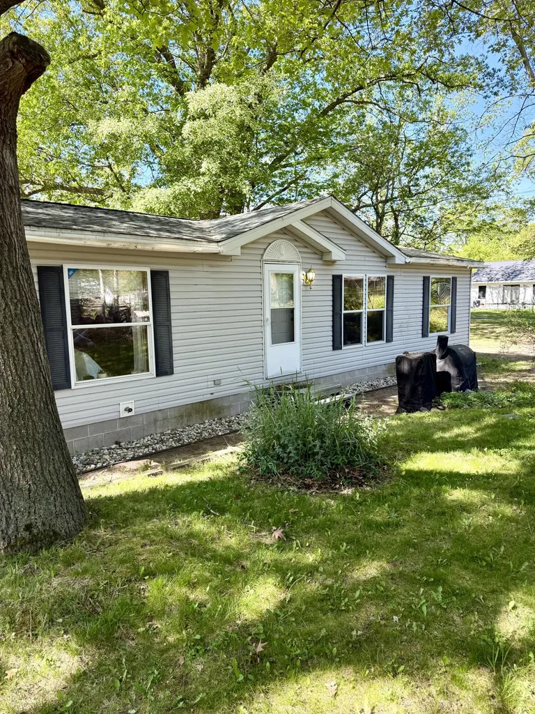 811 N Lavinia Street Ludington City MI 49431