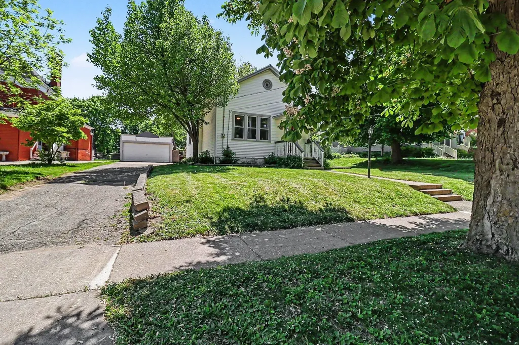 411 5th Street Manistee City MI 49660