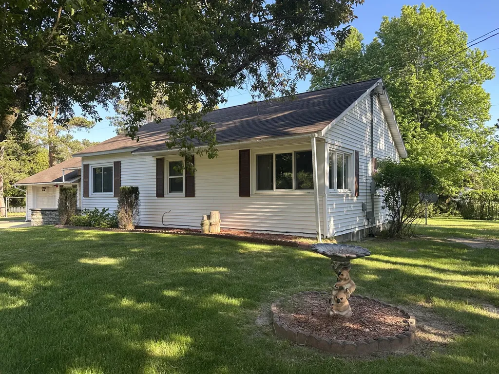 1735 Red Apple Road Filer Charter Township MI 49660