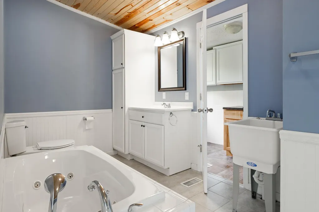 10810 S Orchard Way Unknown City MI 49684