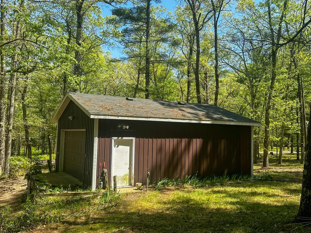 8923 W Toma Trail Elk Township MI 49644