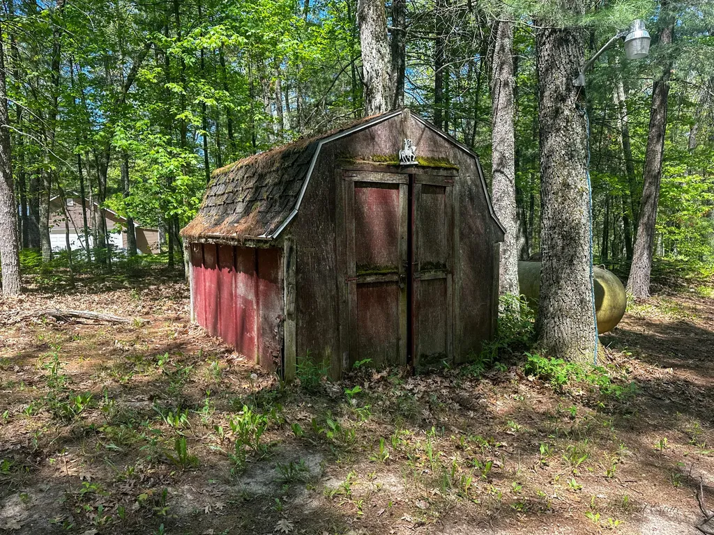 8923 W Toma Trail Elk Township MI 49644