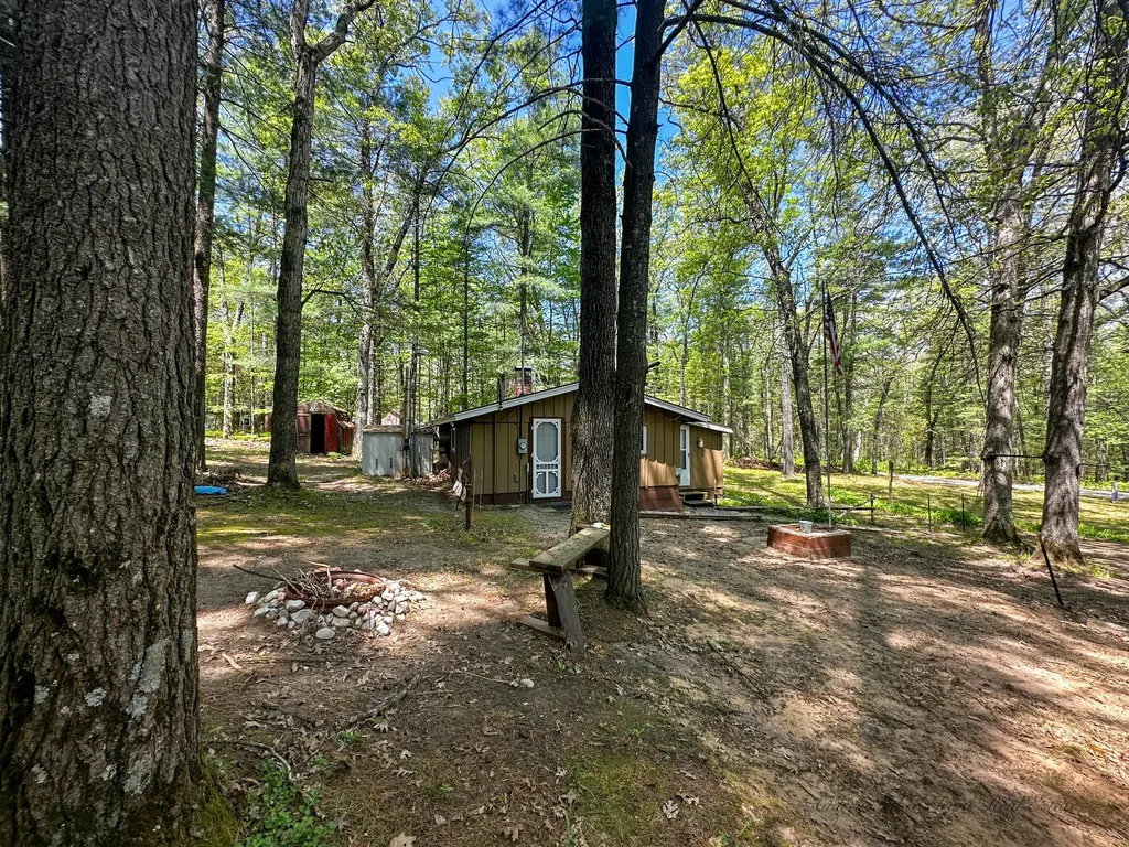 8923 W Toma Trail Elk Township MI 49644