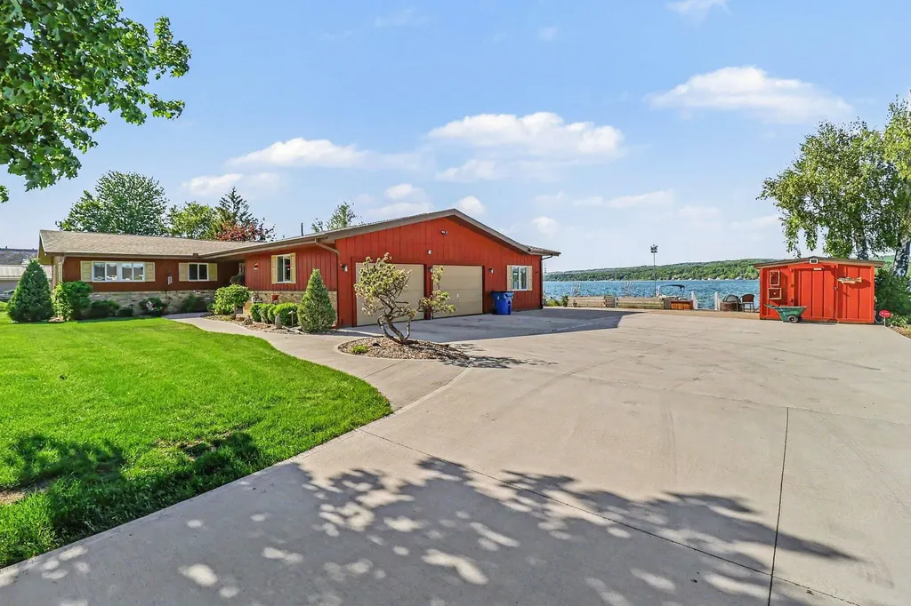 4554 Crescent Beach Road Onekama Village MI 49675