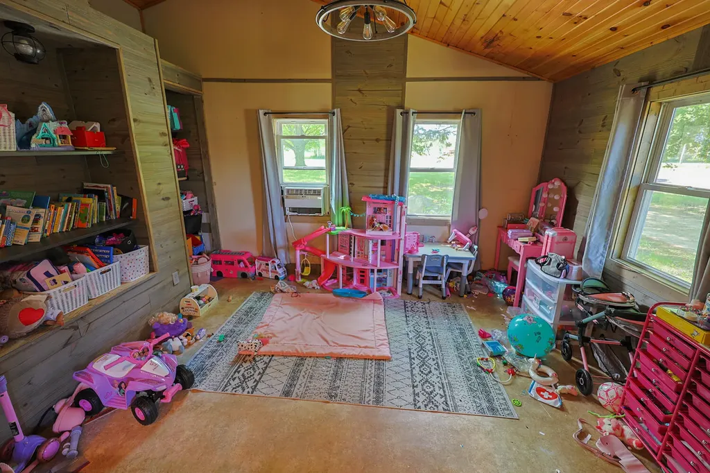 6854 E Garfield Road Newfield Township MI 49421