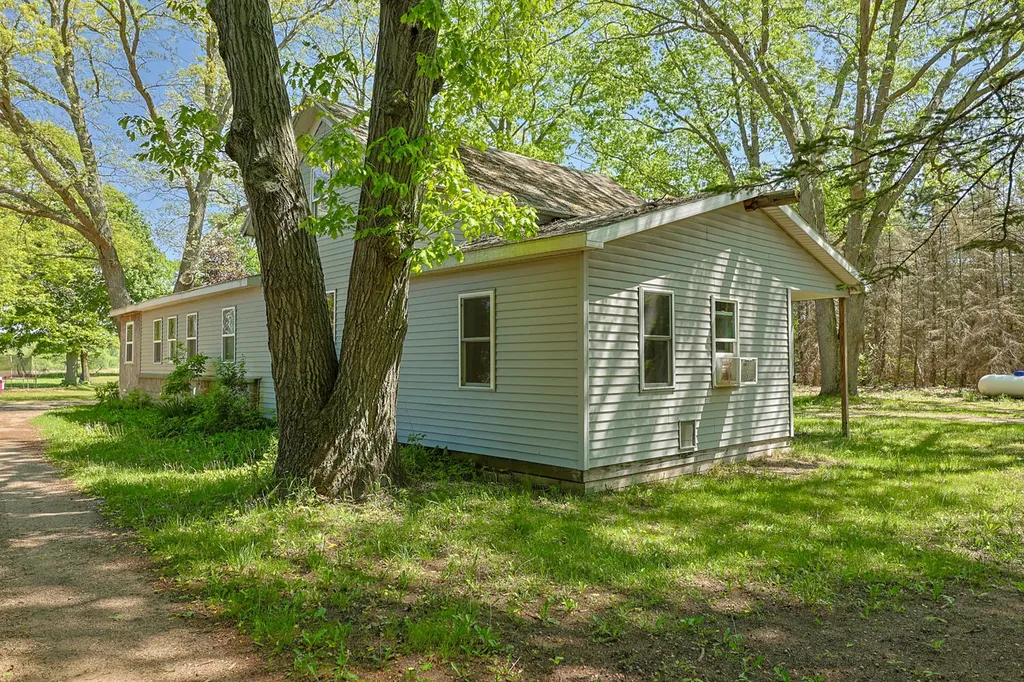 6854 E Garfield Road Newfield Township MI 49421