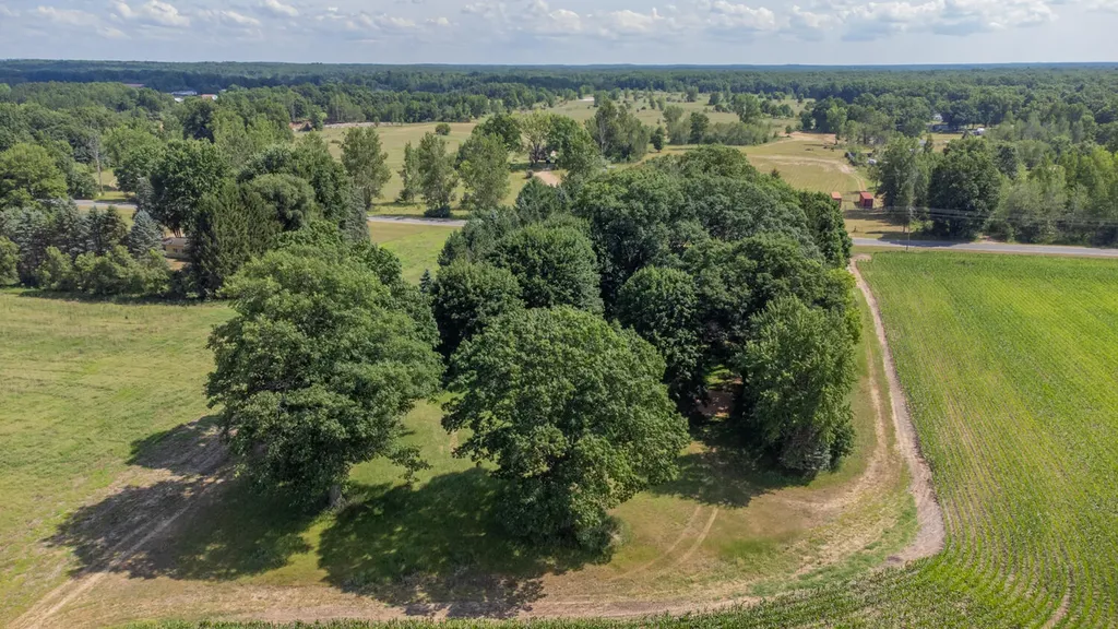 6854 E Garfield Road Newfield Township MI 49421