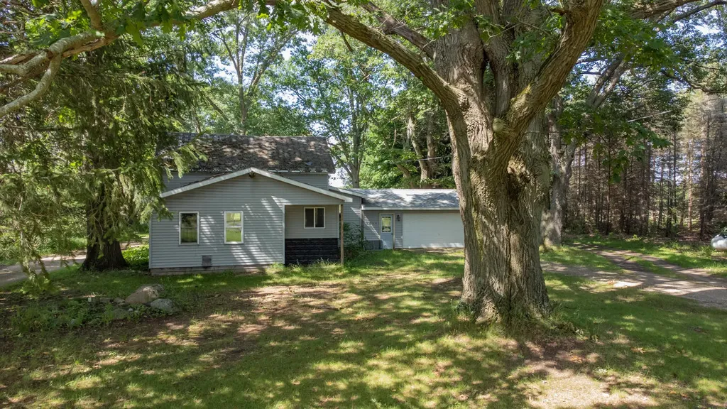 6854 E Garfield Road Newfield Township MI 49421