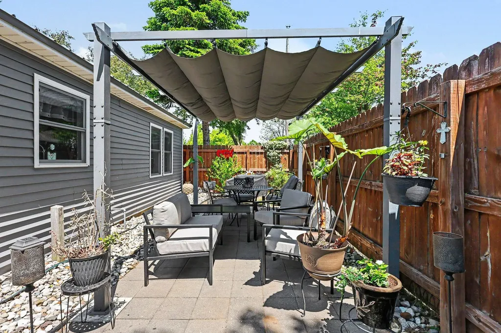 263 E 6th Shelby Village MI 49455