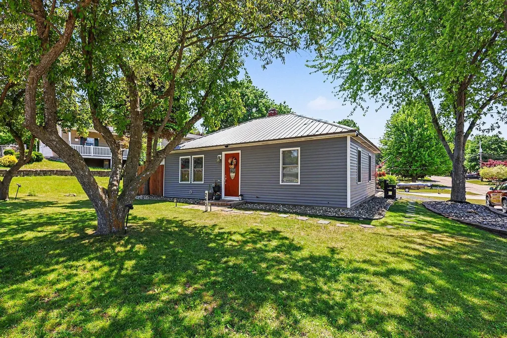 263 E 6th Shelby Village MI 49455