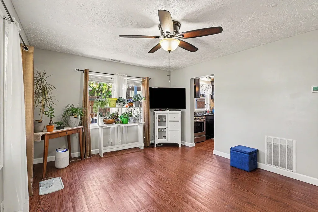 263 E 6th Shelby Village MI 49455