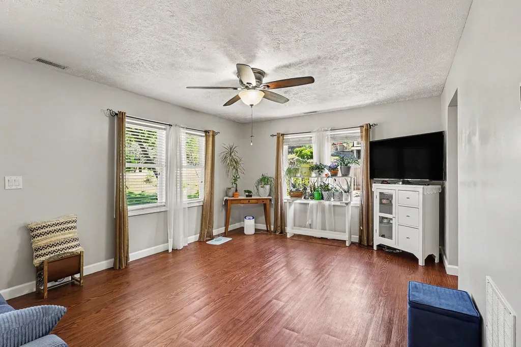263 E 6th Shelby Village MI 49455