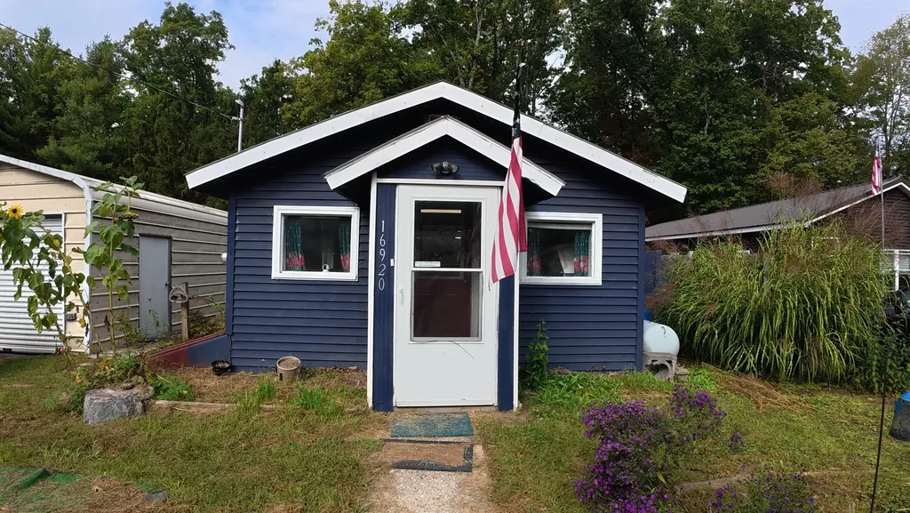 16920 6th Street Norman Township MI 49689