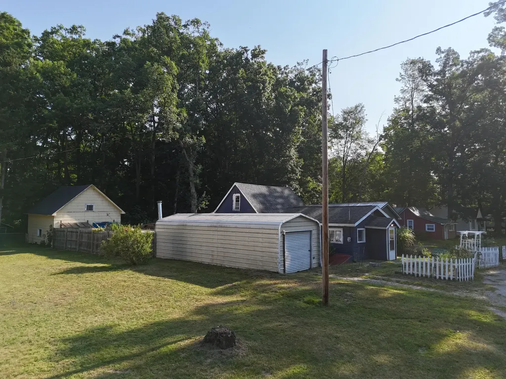 16920 6th Street Norman Township MI 49689