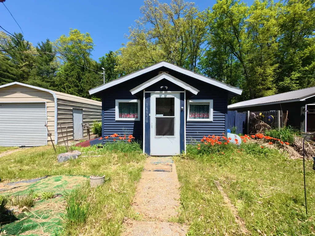 16920 6th Street Norman Township MI 49689