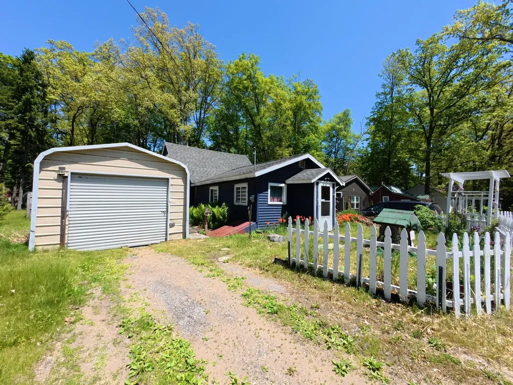 16920 6th Street Norman Township MI 49689
