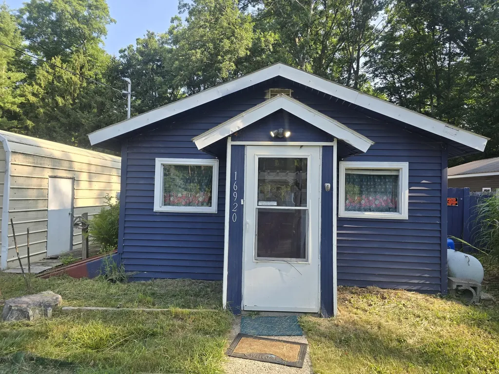 16920 6th Street Norman Township MI 49689