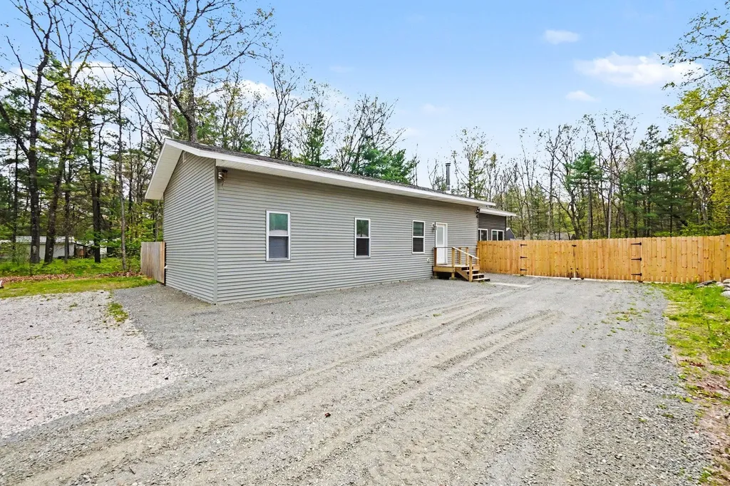 1581 Lone Pine Drive Peacock Township MI 49304