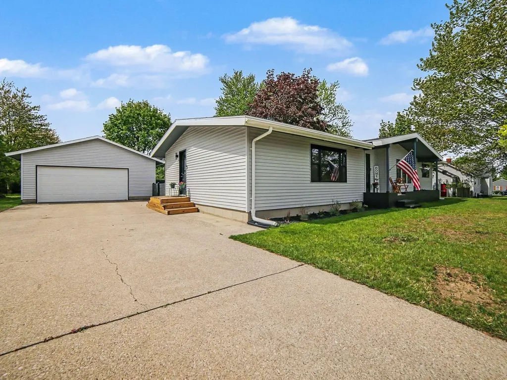 906 Mitchell Street Ludington City MI 49431