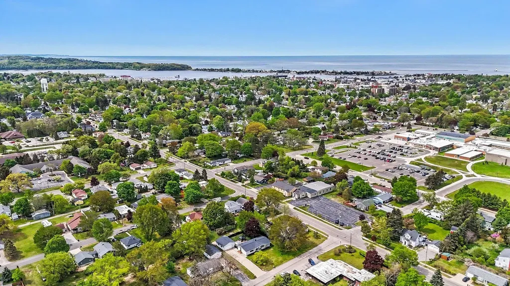 906 Mitchell Street Ludington City MI 49431