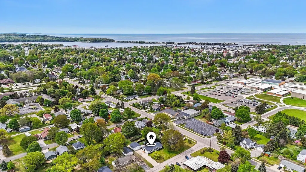 906 Mitchell Street Ludington City MI 49431